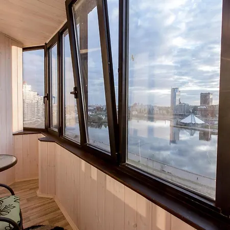 2-level Penthouse Riverview Apartment *