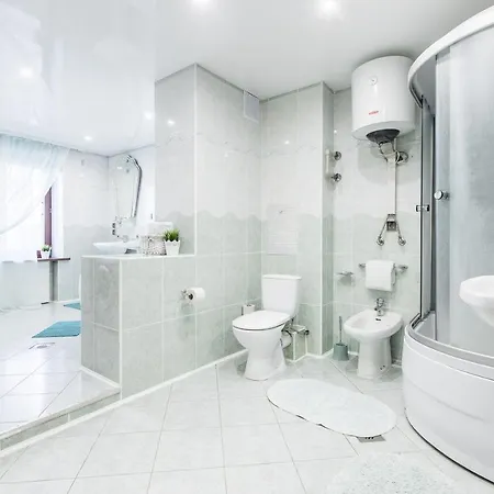 2-level Penthouse Riverview *