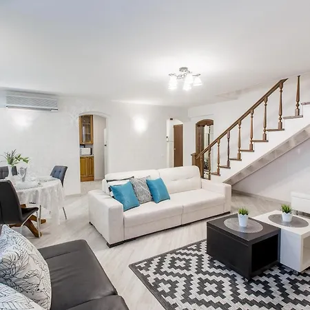 2-level Penthouse Riverview Apartament